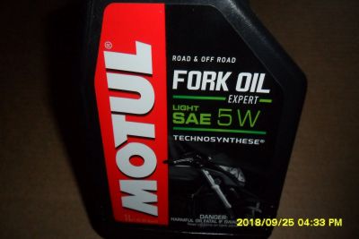 Лот: 12182299. Фото: 1. Вилочное масло Motul Sae 5W, 1л... Запчасти