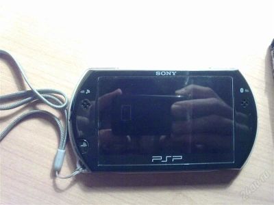Лот: 910021. Фото: 1. psp go в отличном состоянии!!!. Игровые приставки, консоли