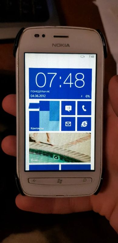 Лот: 10965995. Фото: 1. Nokia Lumia 710 не заряжается. Смартфоны