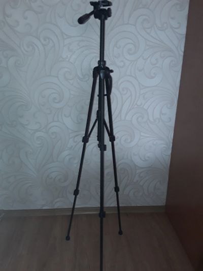 Лот: 13962189. Фото: 1. Штатив для фотоаппарата, тренога... Штативы, держатели