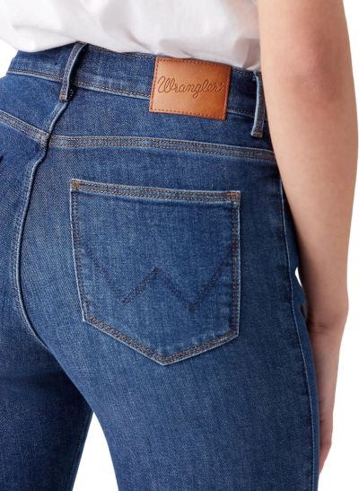 Лот: 20188744. Фото: 1. Женские джинсы Wrangler Skinny... Джинсы