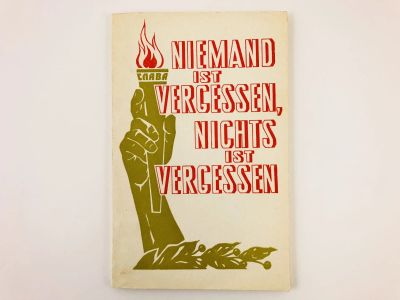 Лот: 23278024. Фото: 1. Niemand ist Vergessen, Nichts... Другое (литература, книги)