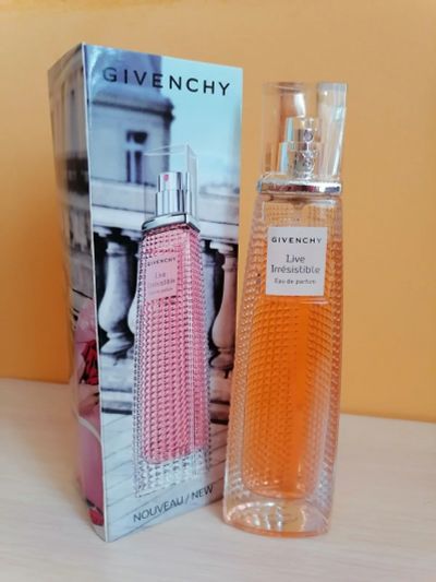 Лот: 17243389. Фото: 1. Туалетная вода Givenchy Live Irresistible. Женская парфюмерия