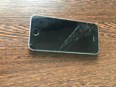 Лот: 10006713. Фото: 1. iPhone 5s 16 gb black. Смартфоны