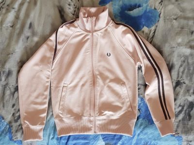 Лот: 19338641. Фото: 1. Женская олимпийка Fred Perry M-L. Свитеры, толстовки, худи