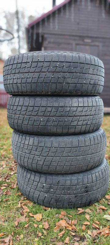 Лот: 20934027. Фото: 1. Bridgestone Icepartner 215/55... Шины