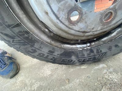 Лот: 23304680. Фото: 1. 2 колеса в сборе 215 65 р16с тигар... Шины на дисках
