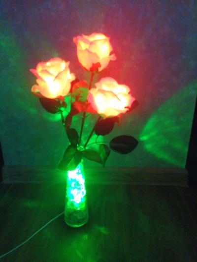 Лот: 11620379. Фото: 1. ночник "белые розы в стеклянной... Другое освещение