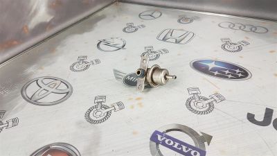 Лот: 23590488. Фото: 1. Регулятор давления топлива Mazda... Топливная система