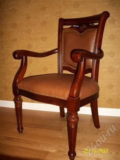 Лот: 588134. Фото: 1. Стул-кресло (массив дерева + кожа... Другое (офисная мебель и домашние кабинеты)