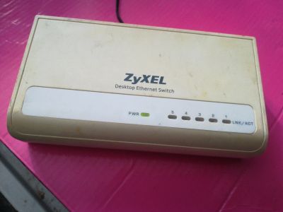 Лот: 17286979. Фото: 1. Коммутатор ZyXEL ES-105S. Коммутаторы