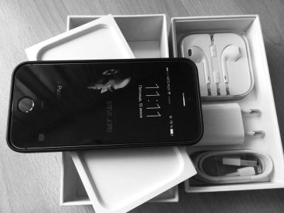 Лот: 4198198. Фото: 1. Почти новый iPhone 5s 16 Гб Ростест... Смартфоны
