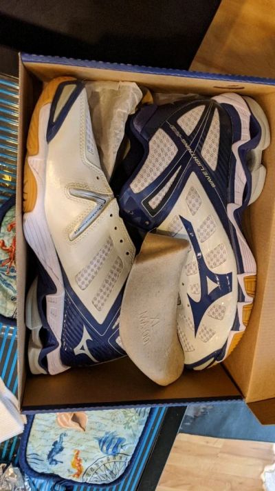 Лот: 15942459. Фото: 1. кроссовки Mizuno wave lightning... Кеды, кроссовки, слипоны