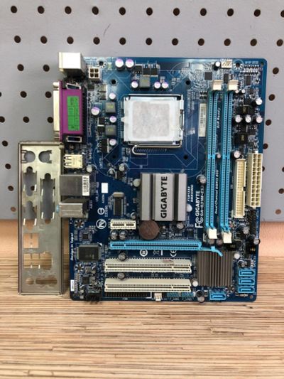 Лот: 19066632. Фото: 1. Мат.плата Gigabyte GA-G31M-ES2L... Материнские платы