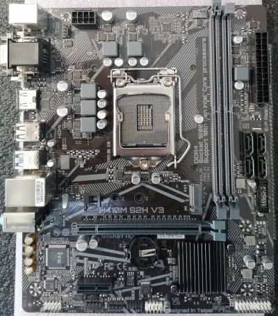 Лот: 25508063. Фото: 1. Материнская плата gigabyte H410M... Материнские платы