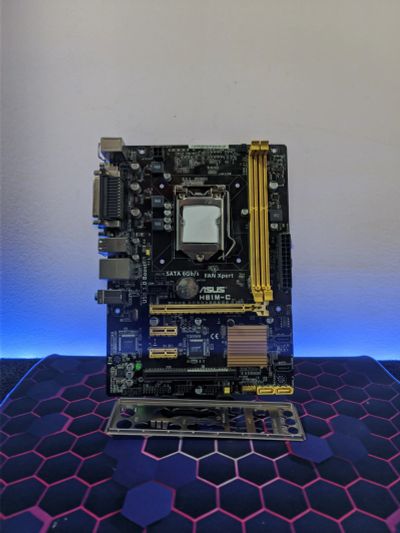 Лот: 25120163. Фото: 1. Мат. плата Asus H81M-C/LGA1150... Материнские платы