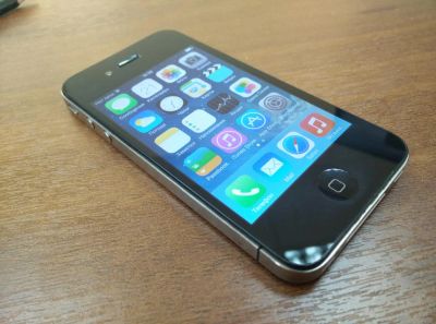 Лот: 6787495. Фото: 1. iPhone 4 16Gb 16 + чехол. Смартфоны