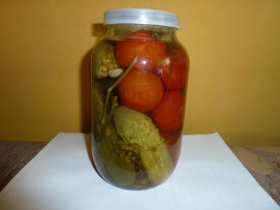Лот: 3778620. Фото: 1. помидорчики и огурчики 1.5л. Домашние заготовки
