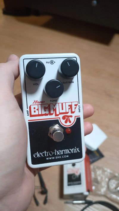 Лот: 17326528. Фото: 1. Гитарная педаль Electro Harmonix... Гитарные эффекты и комбоусилители