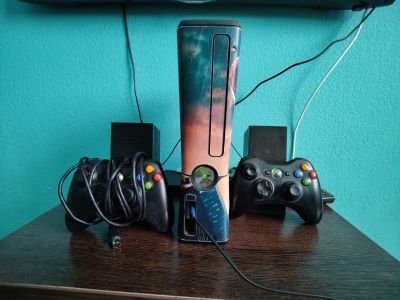 Лот: 20295927. Фото: 1. Xbox 360 250 gb freeboot 3.0. Игровые приставки, консоли
