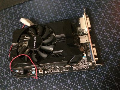 Лот: 13432701. Фото: 1. Sapphire AMD Radeon R7 250. Видеокарты