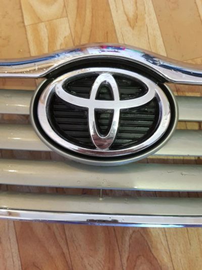 Лот: 9747600. Фото: 1. Решетка радиатора Toyota Avensis... Кузов