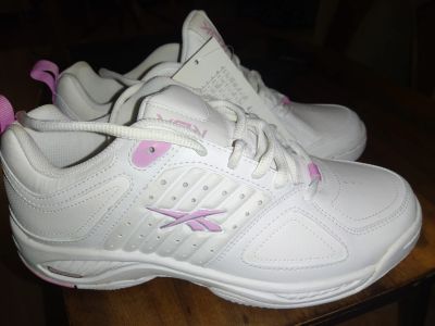 Лот: 18371037. Фото: 1. Новые Reebok кожаные кроссовки. Кеды, кроссовки, слипоны