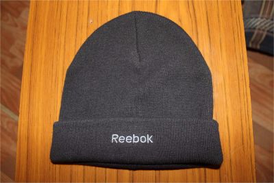 Лот: 6801547. Фото: 1. Шапка Reebok черная. Головные уборы