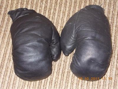 Лот: 1251162. Фото: 1. Перчатки боксерские черные. Одежда для боевых искусств