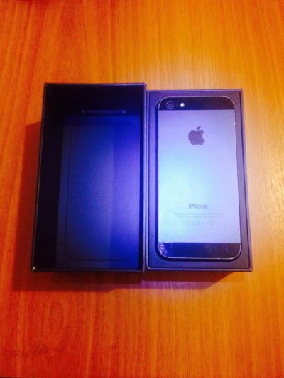 Лот: 8869315. Фото: 1. iPhone 5 16 gb black. Смартфоны