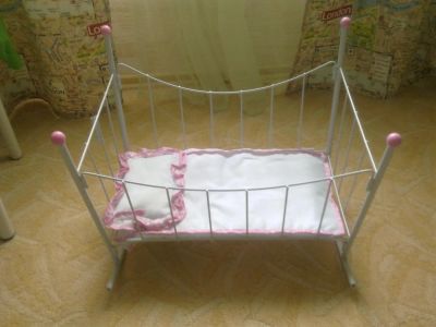 Лот: 3087796. Фото: 1. кроватка качалка для кукол. Куклы и аксессуары
