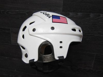 Лот: 4409995. Фото: 1. Хоккейный шлем JOFA 690L. Защита тела