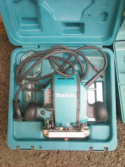 Лот: 7969256. Фото: 1. Фрезер Makita RP0900 в кейсе. Электроинструмент