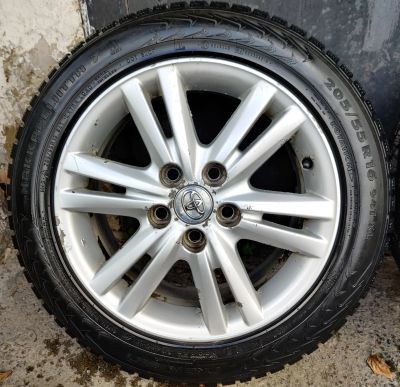 Лот: 16485668. Фото: 1. Шины 205/55R16 Nokian Hakkapeliitta... Шины