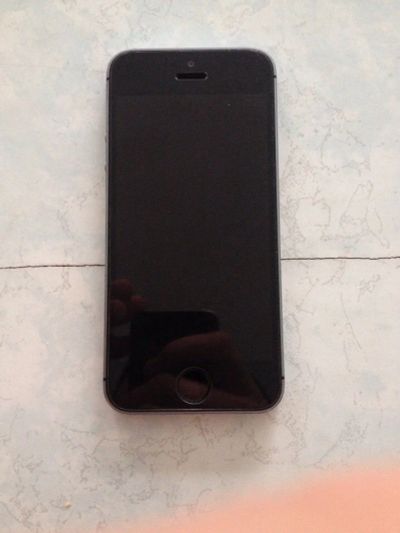 Лот: 7342454. Фото: 1. Iphone 5s 16Gb на гарантии еще... Смартфоны