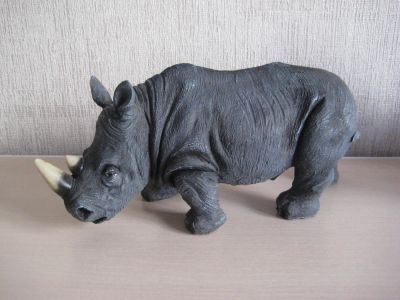 Лот: 6973199. Фото: 1. Сувенир Носорог длина 33 см. Фигурки, статуэтки