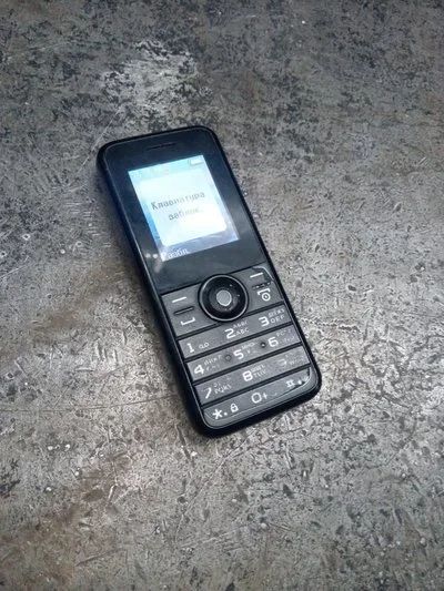Лот: 17139089. Фото: 1. Сотовый телефон Philips e106. Кнопочные мобильные телефоны