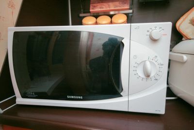 Лот: 4850563. Фото: 1. Микроволновая печь Samsung M1714R. Микроволновки, мини-печи