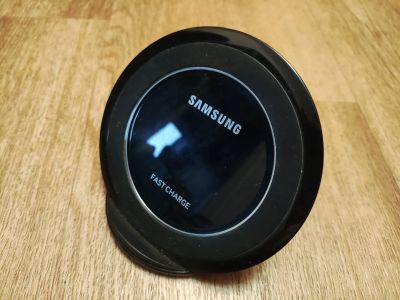 Лот: 25364197. Фото: 1. Безпроводная зарядка samsung. Зарядные устройства, блоки питания, адаптеры сетевые для смартфонов