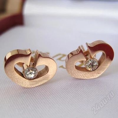 Лот: 2389677. Фото: 1. Серьги сердечки Cartier+ упаковка... Серьги, каффы
