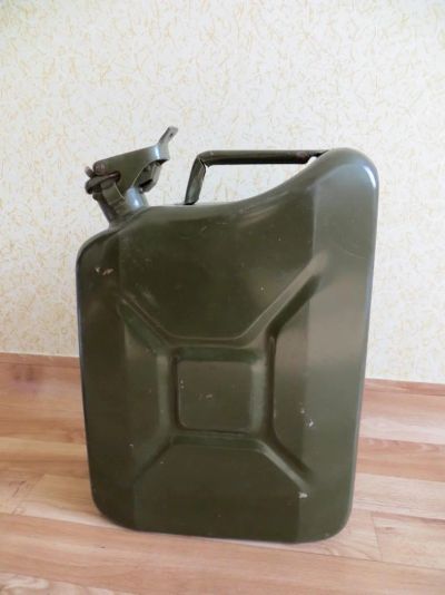 Лот: 4600818. Фото: 1. канистра под бенз 10л. Ёмкости для топлива, канистры