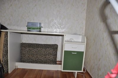 Лот: 3424602. Фото: 1. Стол письменный.Заберите а то... Столики, стулья, парты
