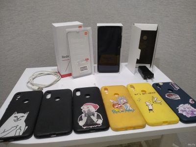Лот: 17532952. Фото: 1. Xiaomi Redmi 7 3/32gb + чехлы. Смартфоны