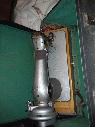 Лот: 6016361. Фото: 1. швейная машинка 2. Швейная, вязальная