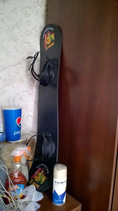Лот: 7871103. Фото: 1. Сноуборд пластиковый с креплениями... Другое (сноубординг)