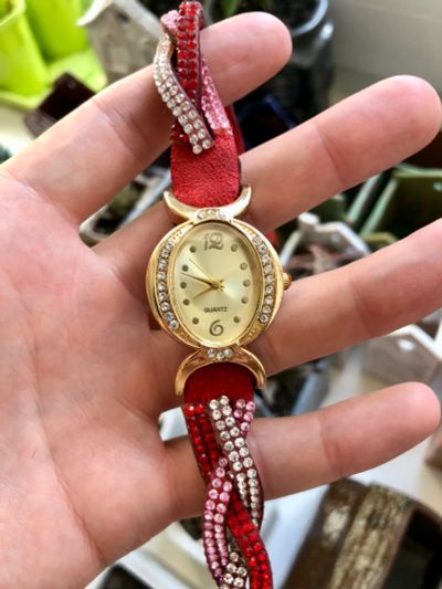 Лот: 19141607. Фото: 1. Часы кварцевые женские красные. Другие наручные часы