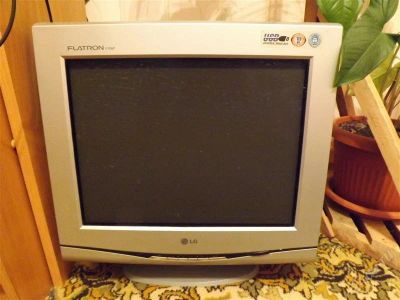 Лот: 2118789. Фото: 1. Монитор LG Flatron F700P. ЭЛТ-мониторы