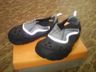 Лот: 9526604. Фото: 1. Сандалии Crocs, 23-24 размер. Сандалии