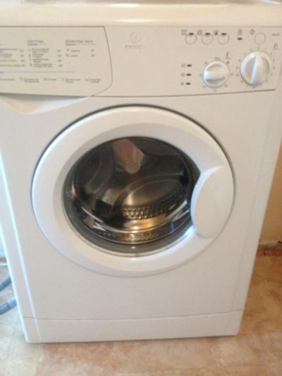 Лот: 7063817. Фото: 1. Б/У Стиральная машина. Indesit. Стиральные машины