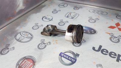 Лот: 23590413. Фото: 1. Поршень с шатуном Daihatsu Max... Двигатель и элементы двигателя